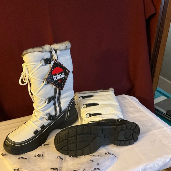 Totes White and Black Winter Boots - Picture 5 of 11